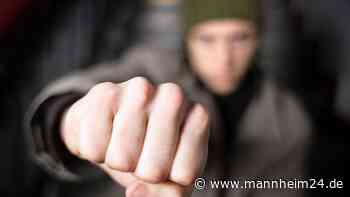 Mannheim: Schwere Gesichtsverletzungen – Schläger-Trio prügelt Rentner krankenhausreif - mannheim24.de