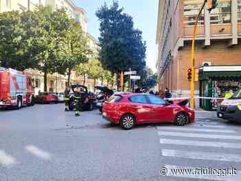 Udine, incidente in centro, l'auto finisce contro il semaforo - Friuli Oggi