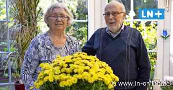 Diamantene Hochzeit in Lübeck: Blumen und ein besonderer Baum  begleiten die lange Ehe