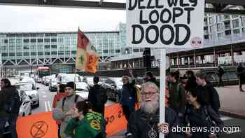 'Citizens decide': Climate protests near Dutch parliament