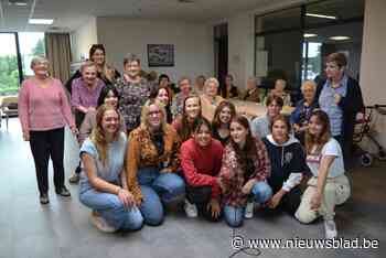 Leerlingen MUDA trakteren oudjes van Hof ter Linden op zangfestijn
