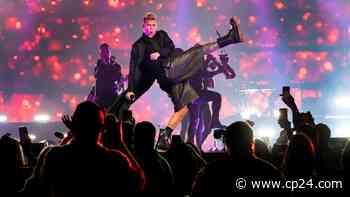 Ricky Martin and Enrique Iglesias live la vida loca at Toronto's Scotiabank Arena - CP24 Toronto's Breaking News