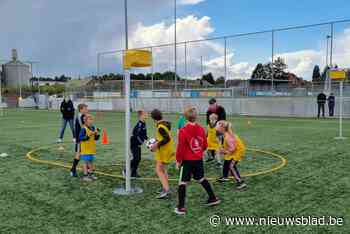 Leerlingen testen korfbal als schoolsport uit
