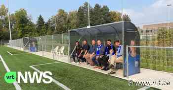 Voetbalclub uit Edegem herdenkt overleden spelertje met nieuwe dug-outs: "Zo leeft hij altijd voort" - VRT NWS