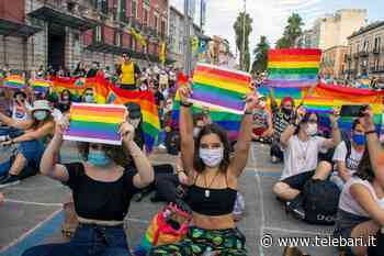 ‘OUT! Ora usciamo tuttə’, il Pride torna in piazza a Bari: manifestazione sabato 23 ottobre - Telebari srl