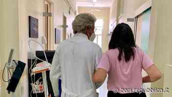 Bari, 14enne operata all'anca dopo la leucemia: può camminare di nuovo. "Ora sogna di diventare medico" - La Repubblica