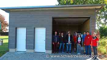 Sportverein Vollmaringen: Viele  fleißige   Helfer   beim Bau des Material-Depots