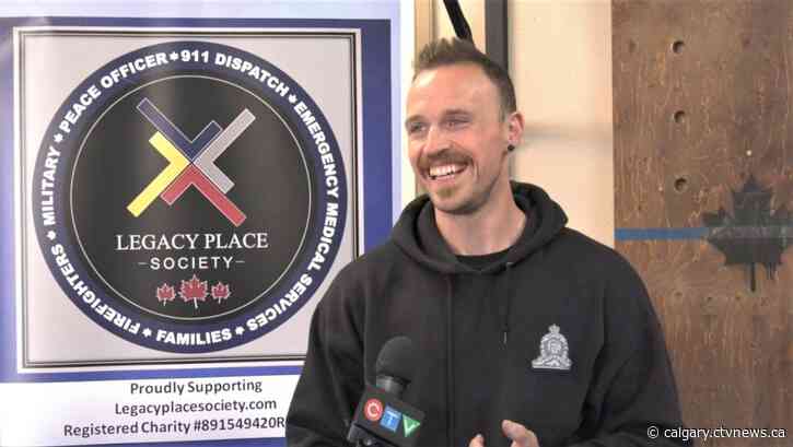 Lethbridge officer raises more than $20K for mental health by doing 24 hours of pull-ups