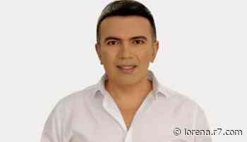 Salatiel Araújo posta foto com o cirurgião-dentista Sylvio Simioni e mostra antes e depois do sorriso - R7.COM