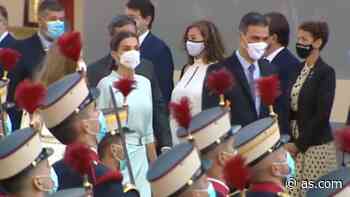 La mirada de la Reina Letizia a Sánchez cuando le insultaban y le gritaban "okupa" - AS