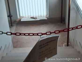 Biblioteca di Voltri, la scala esterna è ancora inutilizzabile - LaVoceDiGenova.it