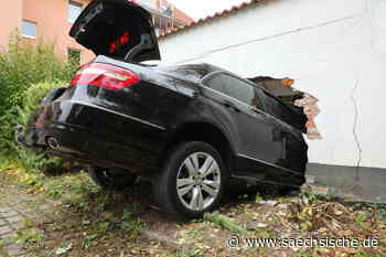 Mercedes durchbricht in Dresden Lagerwand - Sächsische.de