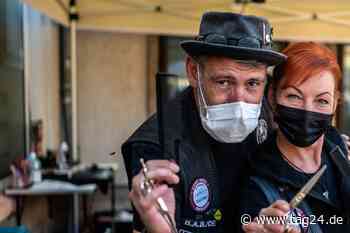 "Barber Angels" schneiden Bedürftigen in Chemnitz kostenlos die Haare - TAG24