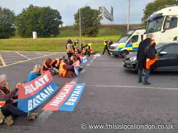 Insulate Britain block M25 near Dartford Crossing yet again