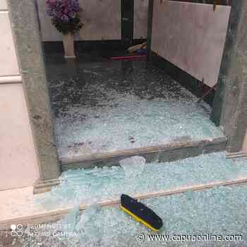 Capua. Continuano gli atti vandalici ai danni dei propri cari, presso i cimiteri capuani. Anche Sant'Angelo sotto assedio di balordi - Capuaonline.com