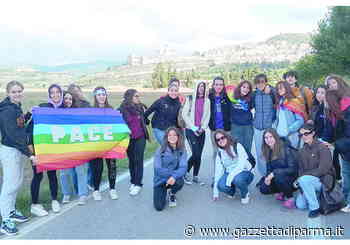 In 100 da Parma alla marcia «Perugia-Assisi» - Fotogallery - Gazzetta di Parma
