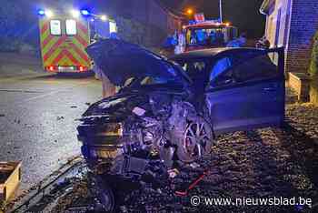 Bestuurder paardenvrachtwagen gewond na klap tegen auto in Alken - Het Nieuwsblad