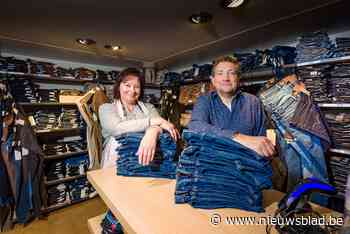 Jeanswinkel trekt na 40 jaar klanten uit heel Vlaanderen: “Ik ben graag met mensen bezig”