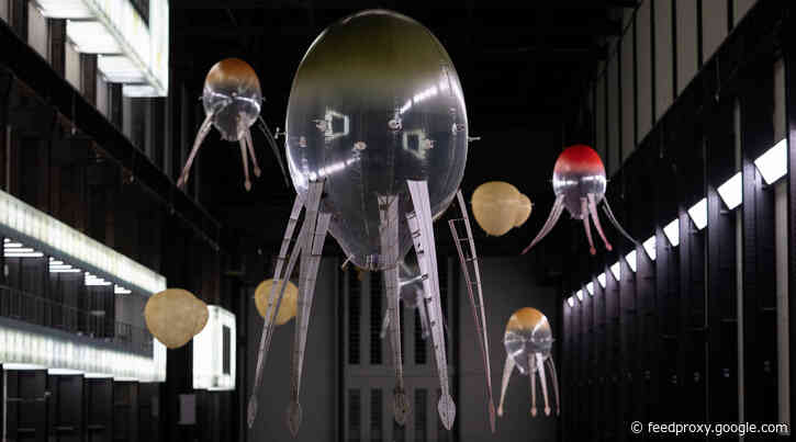 Floating aliens fills the Tate Modern