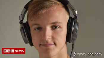 Gloucester mental health podcast helps young people open up - BBC News