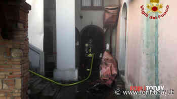 Un incendio scoppia all'alba alla Ca' de Bè di Bertinoro: le fiamme partono dalla cucina - ForlìToday