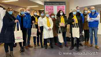 Vente de roses avec le Rotary Arras Cœur d'Artois et le club Soroptimist en faveur de la lutte contre le cancer du sein - La Voix du Nord