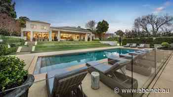 Palatial Melbourne house sets Australian auction price record