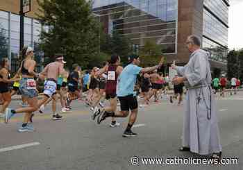 Chicago auxiliary bishop joins cheering section for city's annual marathon - Catholic News Service