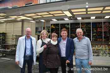Jo Vally krijgt warm onthaal van fans op Merchtemse markt