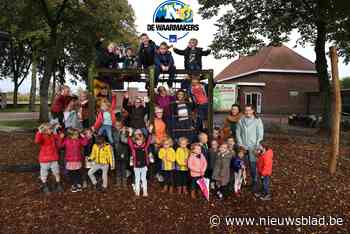 Oudercomité organiseert event op speelplaats om buurt weer samen te brengen: “Lichtplek voor iedereen die duisternis voelde” - Het Nieuwsblad