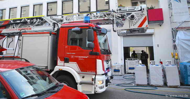 Mannheim:  Wohnhaus nach Baumaterial-Brand geräumt
