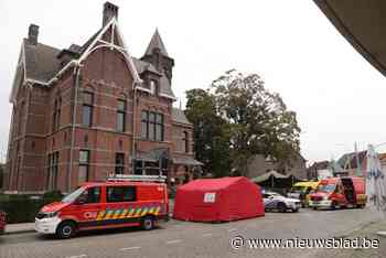 Man ligt dood in zijn auto voor voormalig gebouw vredegerecht: omstandigheden onduidelijk