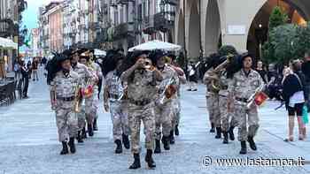 Alla Fiera del Marrone di Cuneo un’anteprima del 69° Raduno nazionale dei Bersaglieri - La Stampa