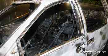 Auto vliegt in brand in Nijverheidstraat - Het Laatste Nieuws