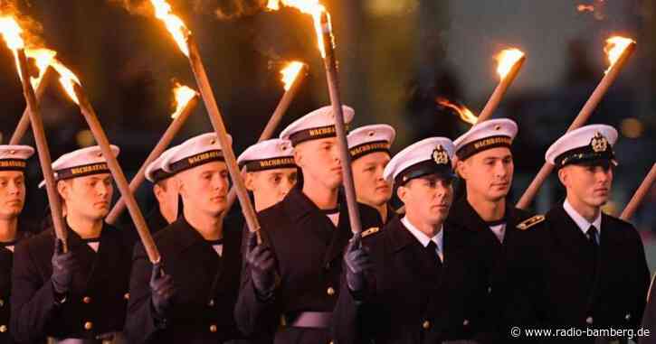Hitzige Debatte über Zapfenstreich