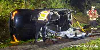 Lebensretter in der Lüneburger Heide! Lkw-Fahrer krabbelt in verunglücktes Auto - FOCUS Online