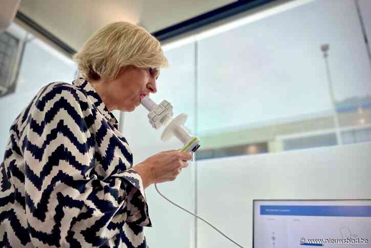 Ultrasnelle PCR-tests op Brussels Airport bepalen binnen het kwartier of je besmet bent met corona: “Ook pak aangenamer dan stokje in je neus”