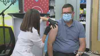 Sask. health minister gets his flu shot, takes questions about COVID-19