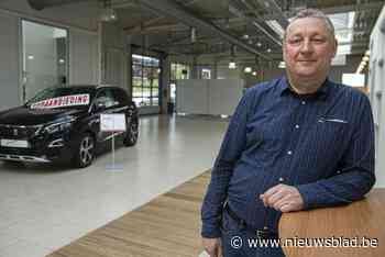 Lege toonzalen bij autodealers: “We hebben er dan maar oldtimers tussen gezet”
