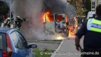 Fahrzeug geht in der Nähe des Uniklinikums in Flammen auf