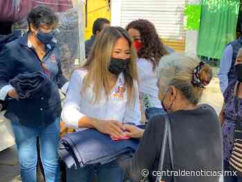 Entrega DIF Cuernavaca cobijas a familias de la Lázaro Cárdenas y Santa María - Central de Noticias Mx