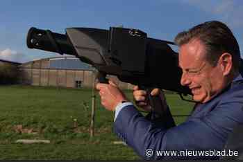 Antwerpse politie kan nu drones uit de lucht schieten: Bart De Wever demonstreert hoe