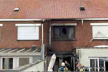 Achterzijde van woning raakt zwaar beschadigd door brand - gva.be