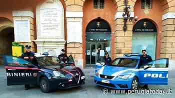 Foligno, picchia i passanti e aggredisce polizia e carabinieri: 33enne agli arresti domiciliari - PerugiaToday