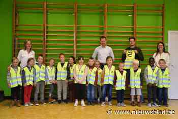 Lievegem steekt kinderen in fluohesje (Zomergem) - Het Nieuwsblad