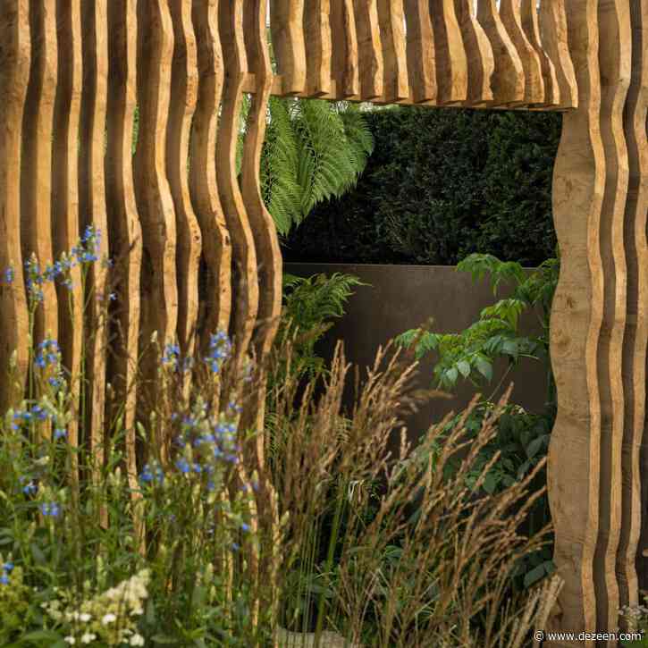 Thomas Hoblyn creates Chelsea Flower Show garden with textured walls and wooden screen