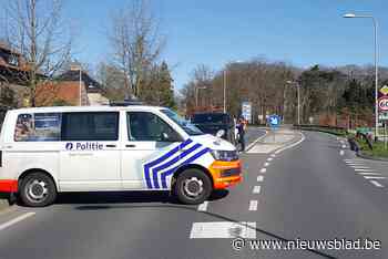 Dame gekneld na botsing