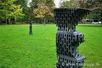In naher Ferne: Die Skulpturen "Cora" und "Mabel" in Chemnitz - Freie Presse