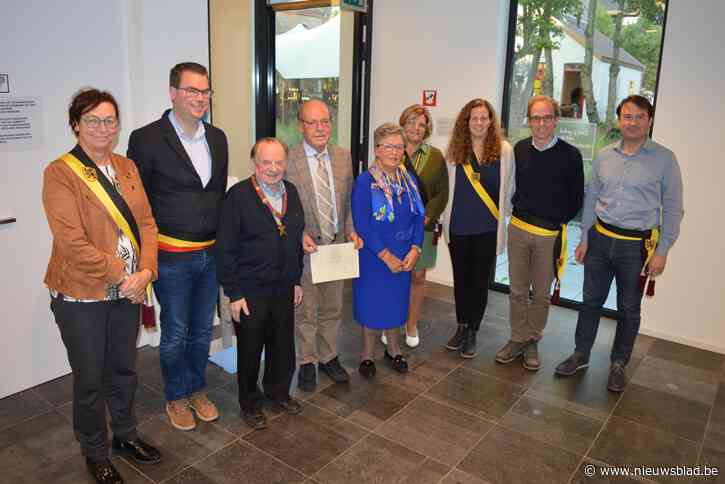 Daniël Sabbe (79) gehuldigd voor vijftigjarige carrière als dierenarts