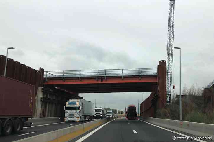 Brug waar nooit een wagen op gereden heeft, wordt weggehaald